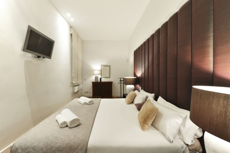 Bedroom Tv Wall Mounting